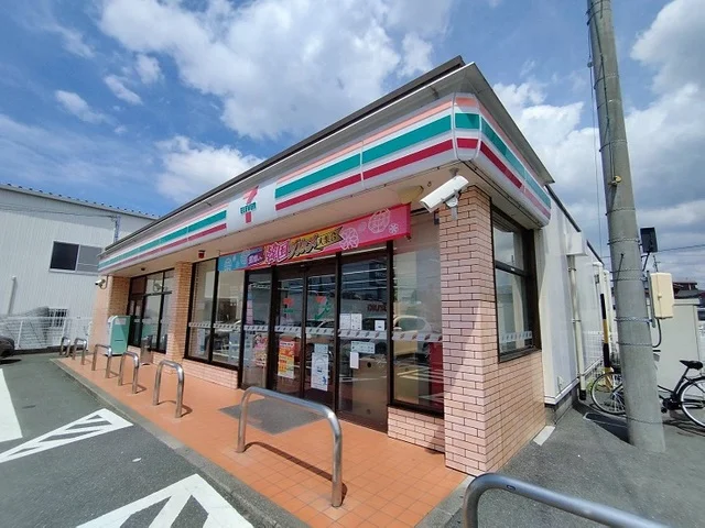 セブンイレブンまで550m