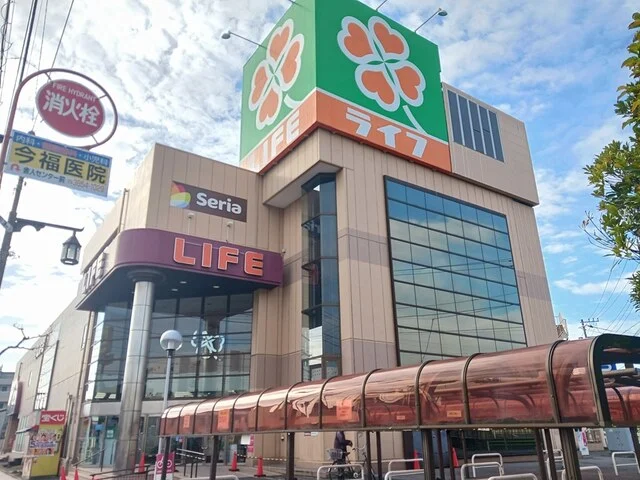 ライフ竹の塚店まで295m