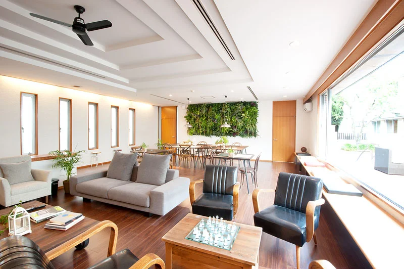 明るく広々としたリビングダイニング