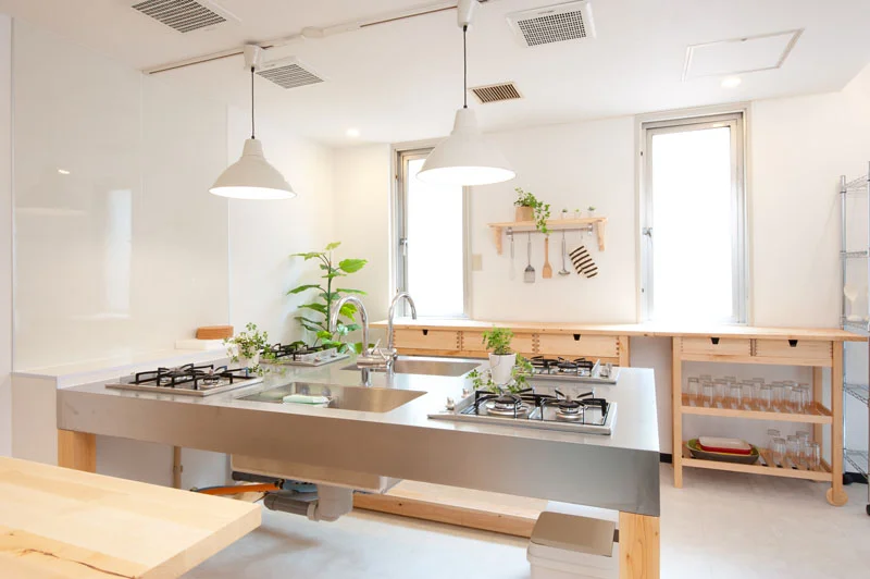 両側に調理スペースのあるキッチン