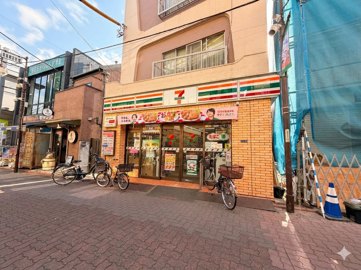 もちろん駅前にはコンビニもあります！