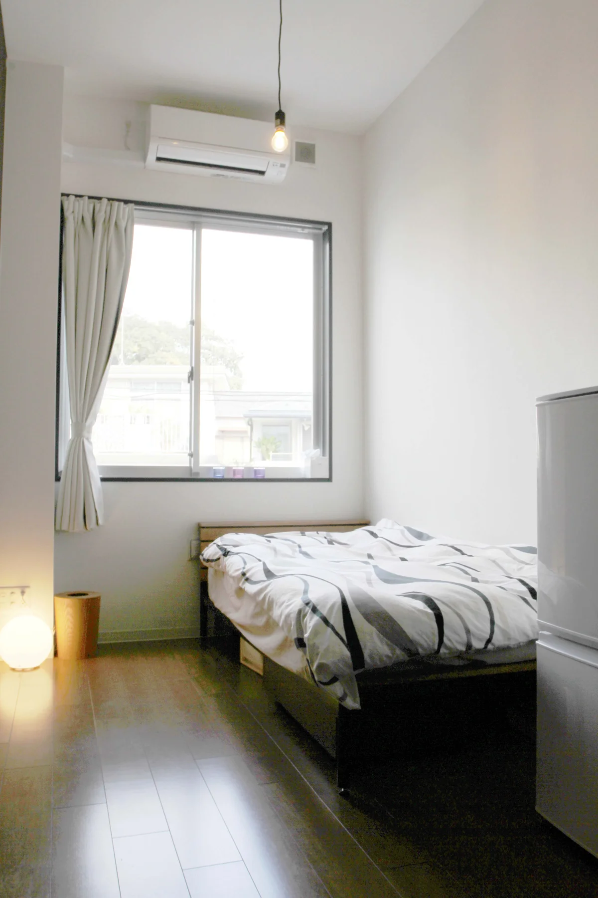 個室の窓は大きく太陽の光がたくさん入ります