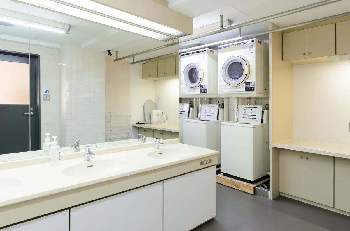 洗面台付きの24時間利用できるランドリールーム