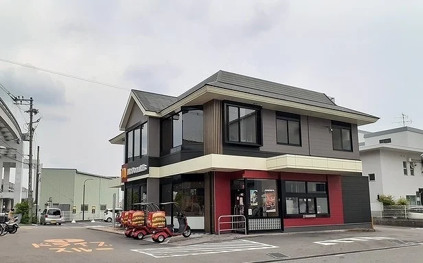 マクドナルド様まで800m