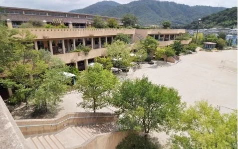 矢野南小学校まで1000m