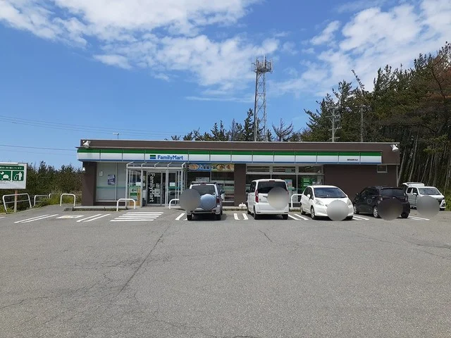 ファミリーマート　鶴岡湯野浜店まで277m