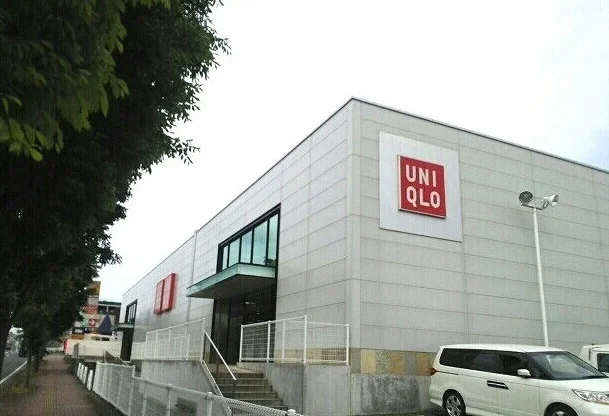 ユニクロ木更津店まで750m