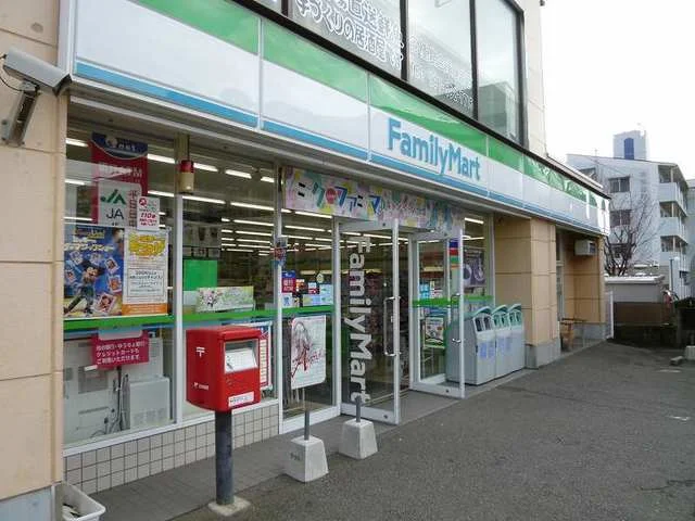 ファミリーマートまで1600m