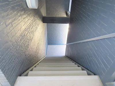 階段上からのアングルです