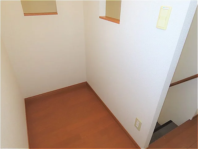 階段横にスペースがあり、お部屋を広く活用できます