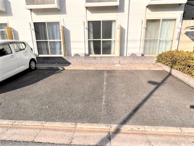 駐車場は別料金となります。