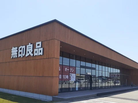 無印良品　富山堀川本郷店まで600m