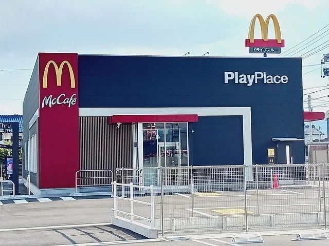 マクドナルド 山県高富店まで700m