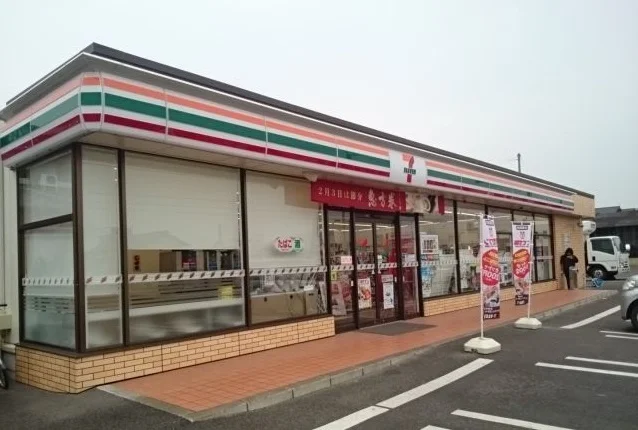セブンイレブン観音寺三本松町店まで470m