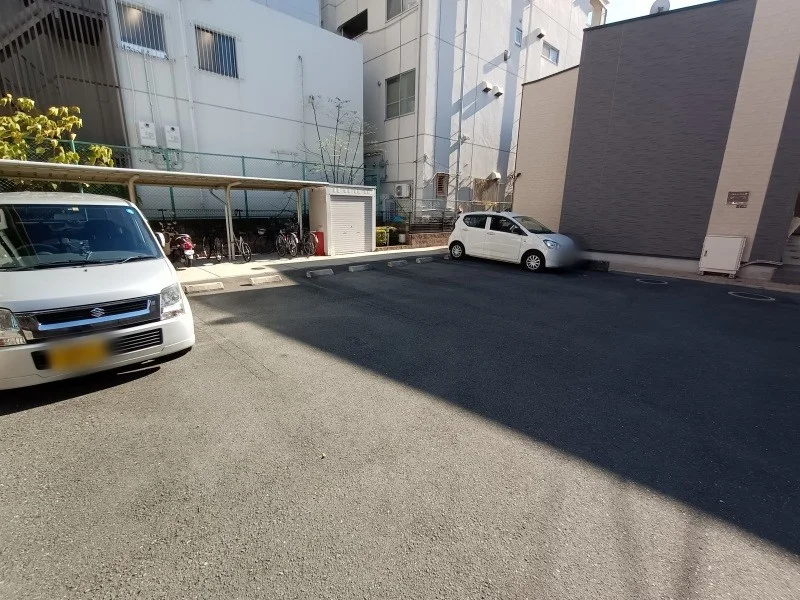 駐車場は別料金となります。