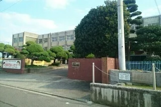 郡家小学校まで950m