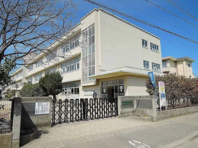 大在北小学校まで1250m