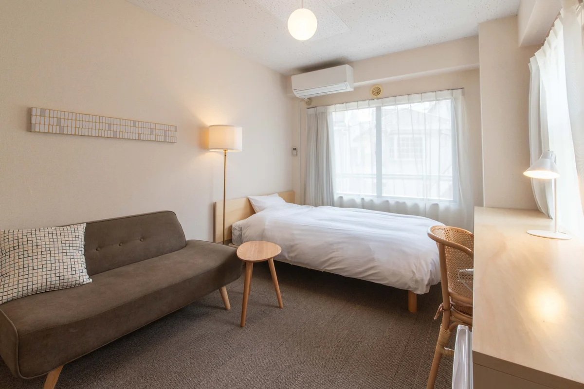 アースカラーを中心に、柔らかな色と素材で作られたお部屋。