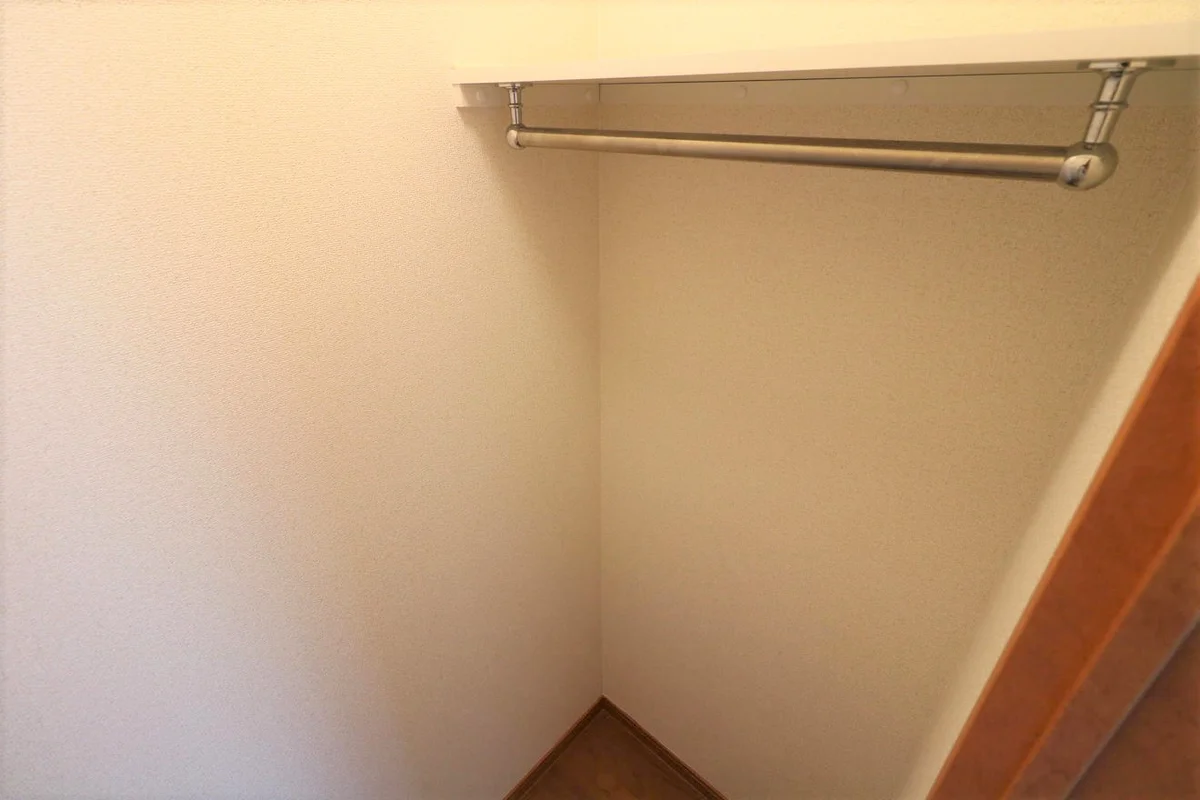 ハンガーパイプ付きで大切な衣類を収納出来るクローゼットを完備！