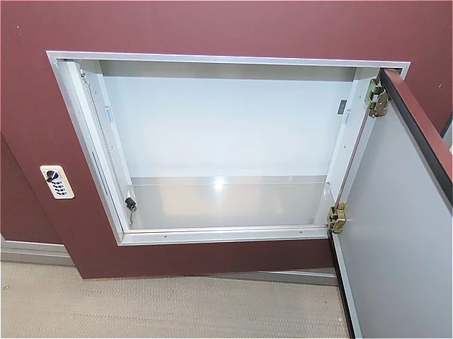 玄関扉に宅配ボックスあり