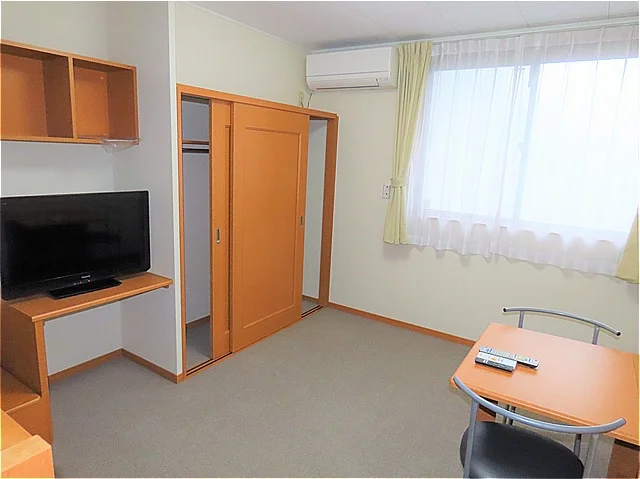 2階はカーペットのお部屋です