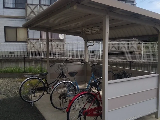屋根付き駐輪場あり