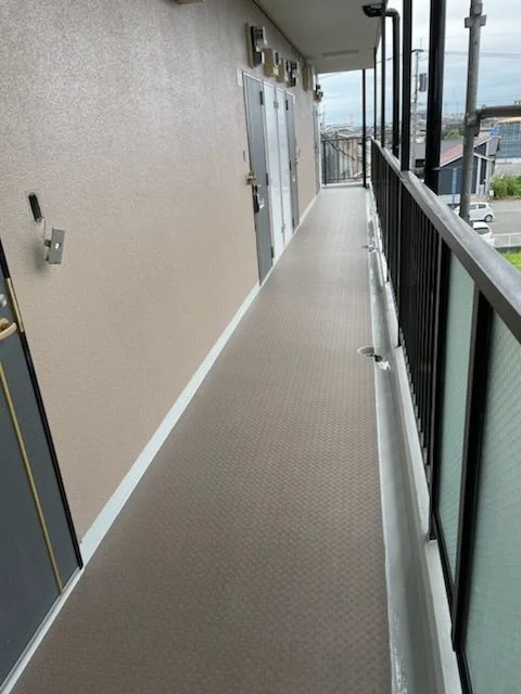 共用部廊下もシート張替え済み。綺麗ですよ！
