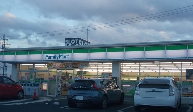 ファミリーマート成川店まで650m