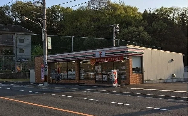 セブンイレブンまで210m