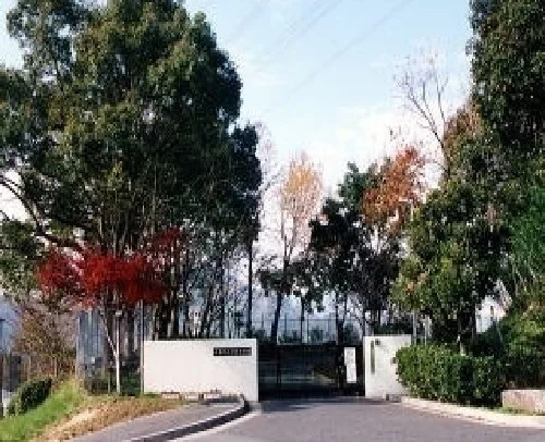 戸坂中学校まで1800m