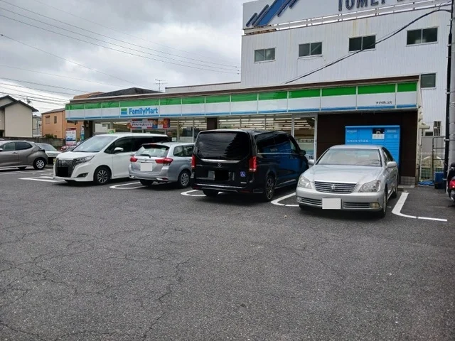 ファミリーマート　天白焼山店まで220m