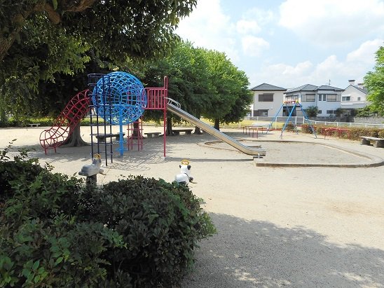 南矢三緑地公園まで2400m