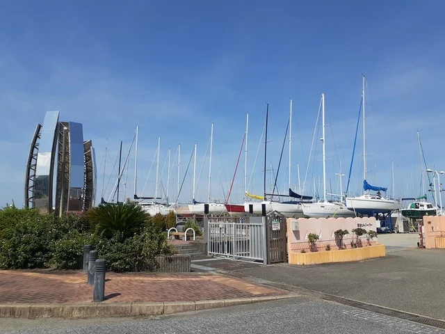 ヨットハーバーまで800m
