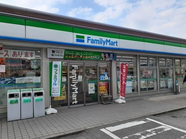 ファミリーマート入善高校前店まで1000m