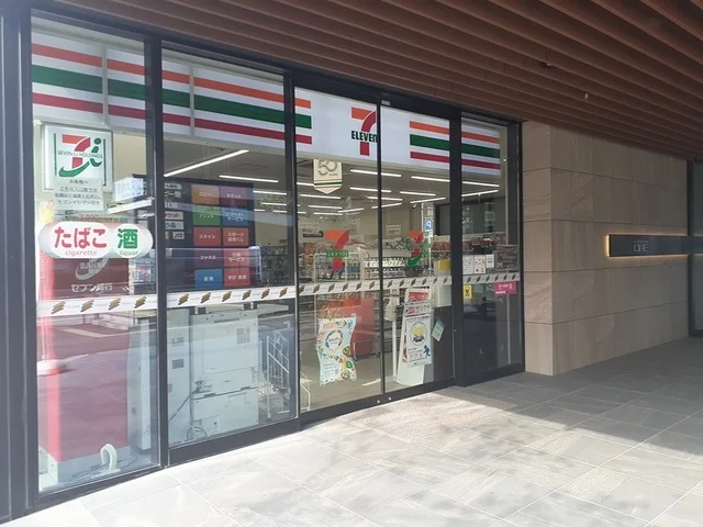 セブンイレブン丸の内一丁目店まで560m