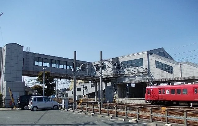 伊奈駅まで1500m