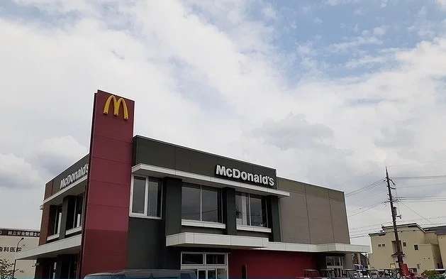 マクドナルド様まで750m