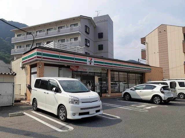 セブンイレブン高梁落合町店まで290m