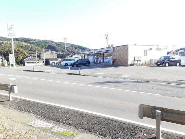 セブンイレブン飯盛開、まで547m