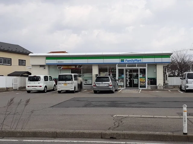 ファミリーマート鶴岡城南町店まで450m