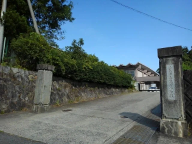 蔵持小学校まで1300m