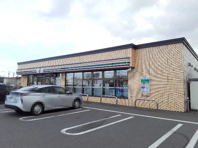 セブンイレブンまで700m