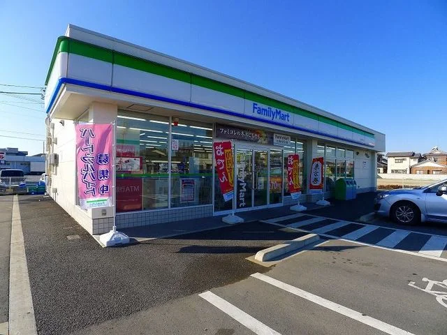 ファミリーマート邑楽町中野店まで600m