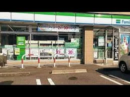 ファミリーマートまで850m