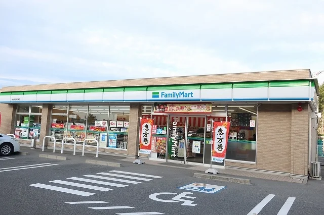 ファミリーマートまで450m