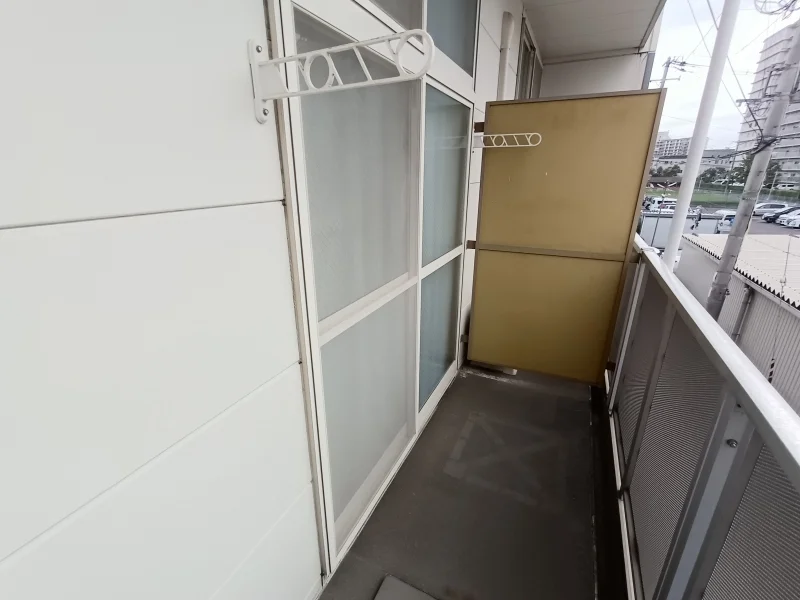 各部屋にベランダ有です。