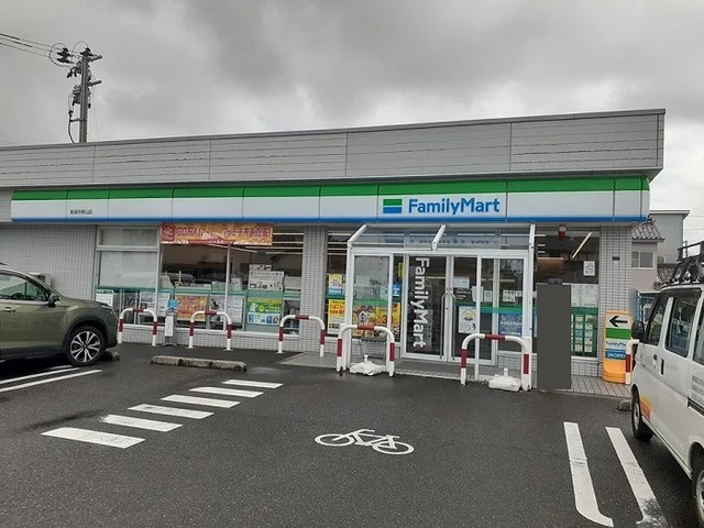 ファミリーマート 新潟中野山店まで350m