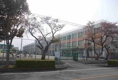 小俣小学校まで950m