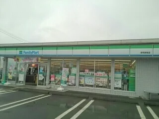 ファミリーマート宿毛駅前店まで300m