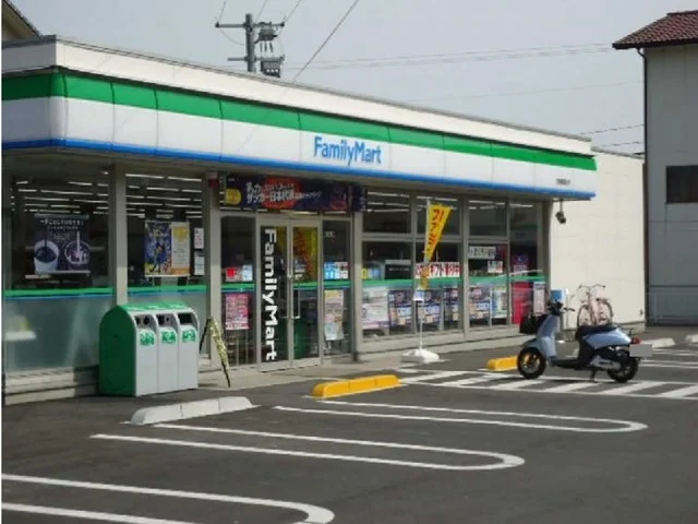 ファミリーマートまで500m